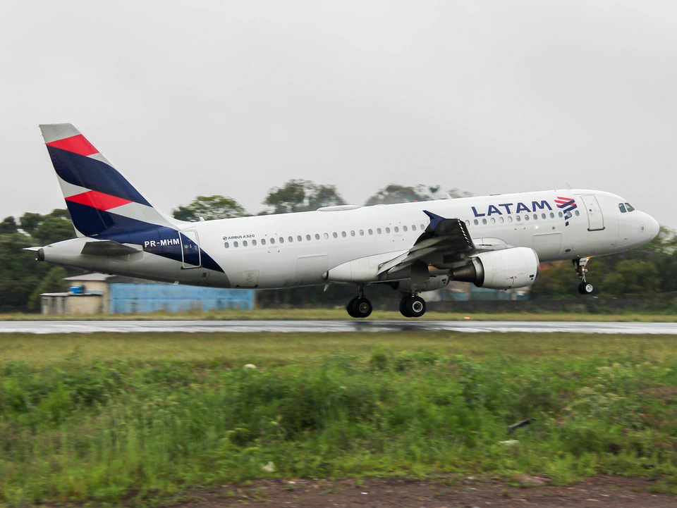 LATAM ESTREIA NOVOS HORÁRIOS COM OPERAÇÕES REGULARES EM CAXIAS DO SUL, APESAR DE BANCO DE NEVOEIRO